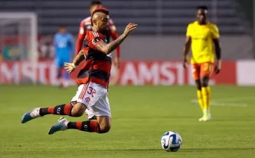 Vidal tiene un delicado panorama con una infección en su codo izquierdo. | Foto: Getty