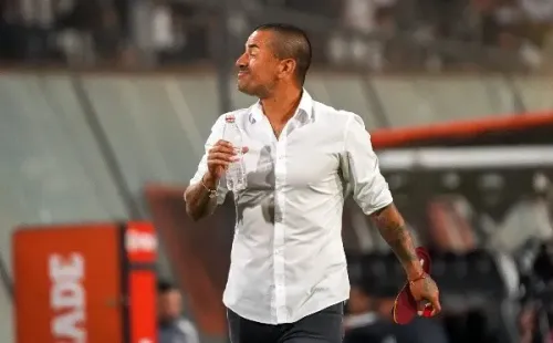 Jorge Acuña en el estadio Monumental para el duelo que Santiago City cayó ante Colo Colo. (Guille Salazar/RedGol).