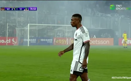Castillo abandonó la cancha lesionado en victoria de Colo Colo ante Santiago City. | Foto: TNT Sports
