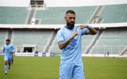 El festejo de Ronnie Fernández ante Vaca Díez. (Fotos Bolívar).