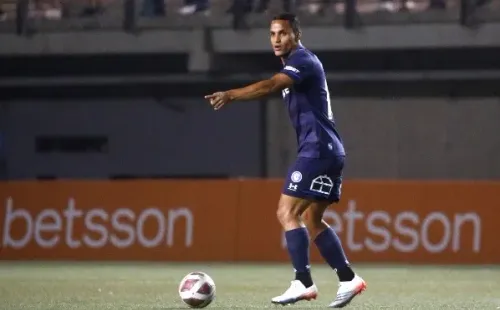 Brayan Rovira en acción ante Deportes Colina. (Jonnathan Oyarzún/Photosport).