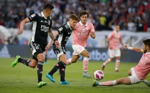 Colo Colo y Universidad Católica se ven las caras este fin de semana en el regreso del torneo. Foto: Photosport.