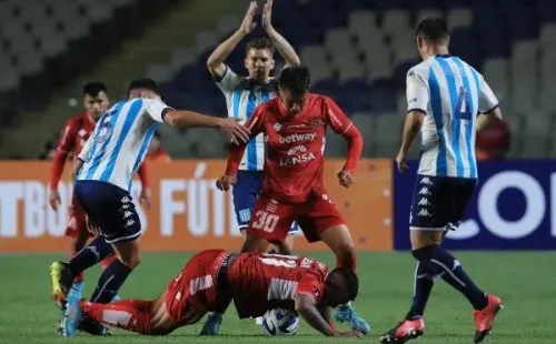 Ñublense cayó en su debut en Copa Libertadores por 2-0 ante Racing en Concepción. | Foto: Photosport.