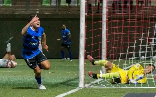 Huachipato se mantiene firme en el liderato del torneo. Foto: Photosport.