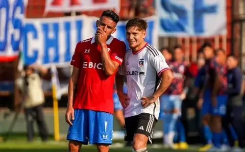 Leonardo Gil se ríe tras la decisión de Cristian Garay, quien lo expulsó con roja directa. (Guille Salazar/RedGol).