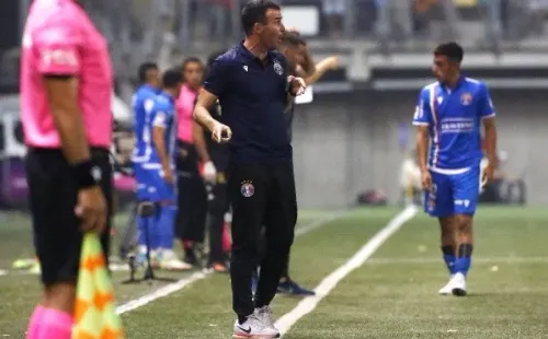 Manuel Fernández no seguirá como DT de Audax Italiano. | Foto: Photosport