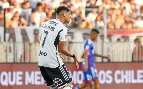 Carlos Palacios en acción durante el Superclásico ante la U. (Guille Salazar/RedGol).