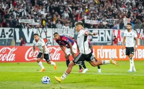 Carlos Palacios anotó de penal el único gol de Colo Colo sobre Monagas de Venezuela. | Foto: Guillermo Salazar.