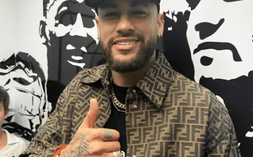 Neymar está en Vila Belmiro y mira el duelo entre Santos y Audax Italiano.