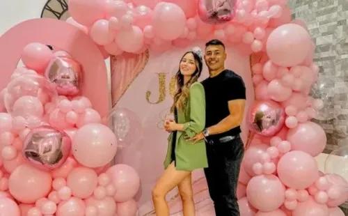 Iván Morales junto a su novia María José en México