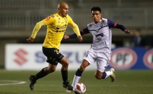 Humberto Suazo sigue intratable a sus 41 años y es uno de los pilares de San Luis en la lucha por el ascenso. | Foto: Photosport