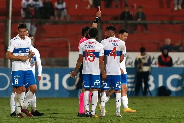 Mauricio Isla expulsado en Universidad Católica