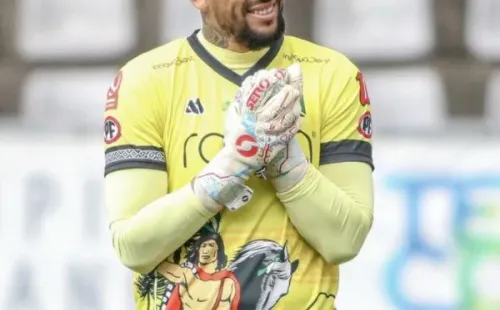 Yerko Urra celebra su gol por Deportes Temuco en el Germán Becker.