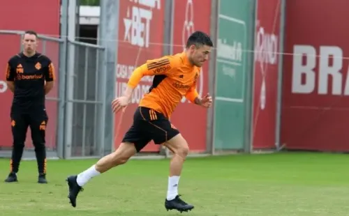 Charles Aránguiz sigue trabajando para volver a las canchas, ahora con el Inter de Porto Alegre. Foto: Comunicaciones Inter.