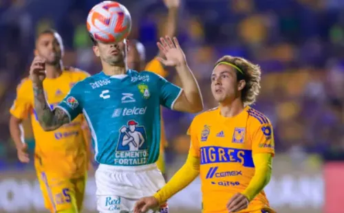 Víctor Dávila en acción por el León ante Tigres en la ida de la semifinal de la Concachampions. (Getty Images).