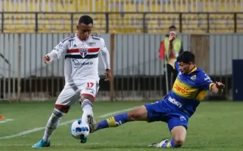 Cristián Riquelme en acción ante Sao Paulo con Everton. (Photosport).