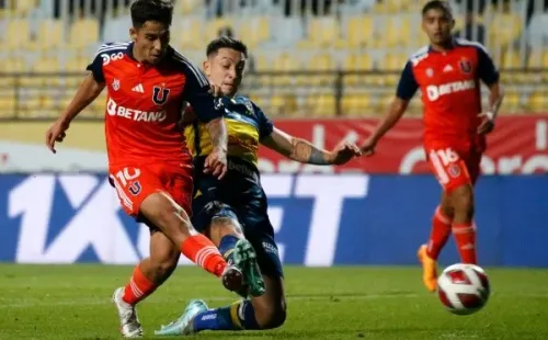Lucas Assadi anotó con este remate un gol ante Everton. (Photosport).
