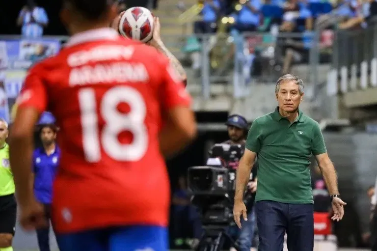 Ariel Holan de Universidad Católica