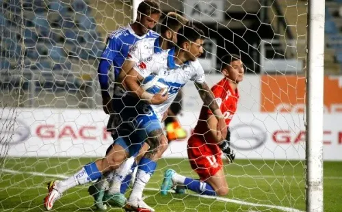 Zampedri sabe de anotar en clásicos y quiere volver a festejar con la UC. | Foto: Photosport