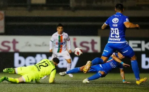 El portero Tomás Ahumada fue una de las buenas figuras de Audax Italiano. | Foto: Photosport.