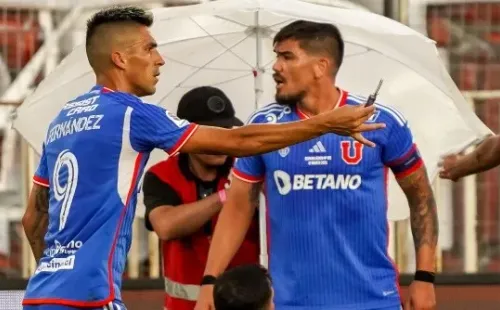 Las bengalas y la cortapluma en el Superclásico dejan a Colo Colo sin hinchas por tres fechas. Foto: Guille Salazar, RedGol.
