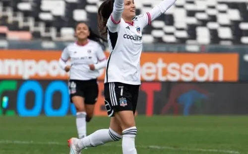 Olave celebra uno de sus goles en el Monumental
