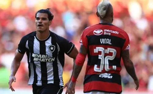 Botafogo derrotó al Flamengo en una tarde para el olvido de Arturo Vidal. Foto: Getty Images