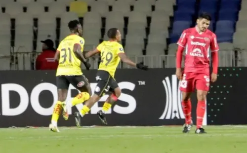 Así festejó Rómulo Otero el golazo que le anotó a Ñublense en la Copa Libertadores. (Photosport).