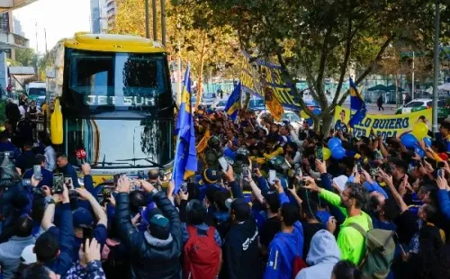 Así llegó el bus de Boca Juniors al hotel Intercontinental, el lugar donde se hospeda para esperar el duelo ante Colo Colo. (Photosport).