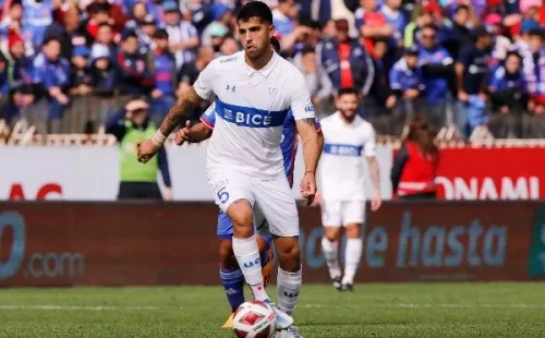 Daniel González terminó a mal traer en el inconcluso Clásico Universitario. (Photosport).