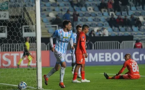 Así quedó Ángel Rodríguez (80), quien para colmo fue sustituido en el entretiempo. (Photosport).
