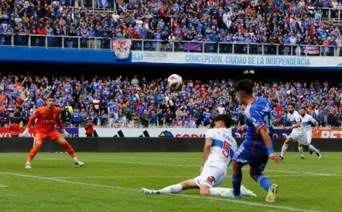 Apenas media hora se alcanzó a jugar en el Ester Roa el pasado domingo. | Foto: Photosport.