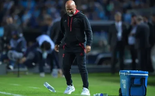 “Sampaoli, botón. Sos un hijo de puta, la puta madre que te parió”, cantó la fanaticada de Racing. | Foto: Getty Images.
