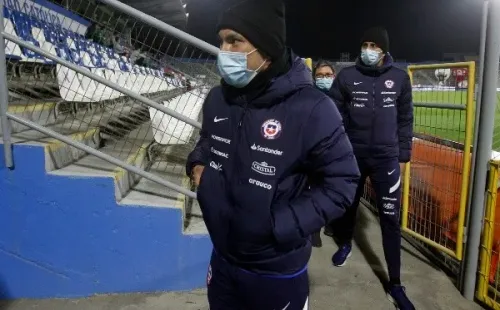 Gary Medel ha regresado a San Carlos de Apoquindo con el buzo de la selección. ¿Lo hará para jugar otra vez en la UC? (Photosport).