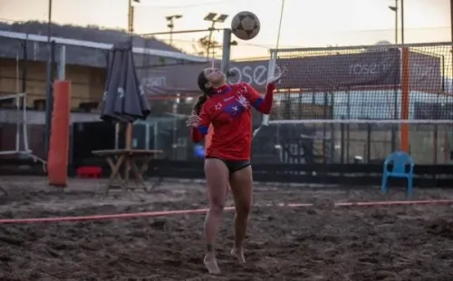 Estívaliz Monroy lleva cerca de un años practicando el Footvolley. | Cedida