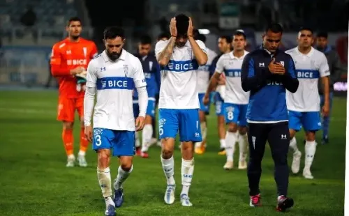 Así se fue el plantel de la UC tras perder ante Huachipato. (Photosport).