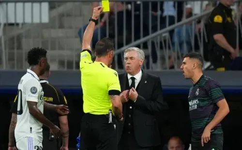 Ancelotti se ganó amarilla por sus reclamos contra el árbitro Artur Dias. | Foto: Getty