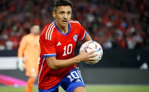 Alexis Sánchez brilló en el último partido de la Roja, que se jugó en el Monumental, y de seguro también querrá jugar en una cancha donde hizo historia y escribió su leyenda, como el Nacional. | Foto: Photosport