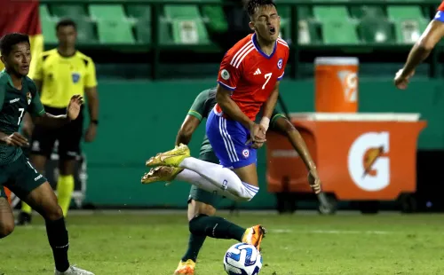 Paolo Guajardo en acción por la Roja Sub 20 en el último Sudamericano de la categoría. (Photosport).