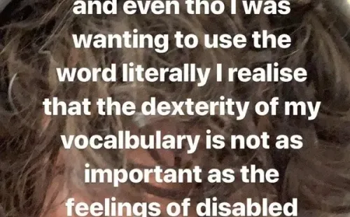 Matt Healy se disculpa por el uso de la palabra.