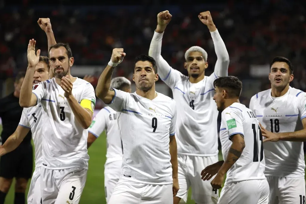 La selección uruguaya se prepara para recibir a Marcelo Bielsa como su nuevo DT (Photo by Alberto Valdez – Pool/Getty Images)