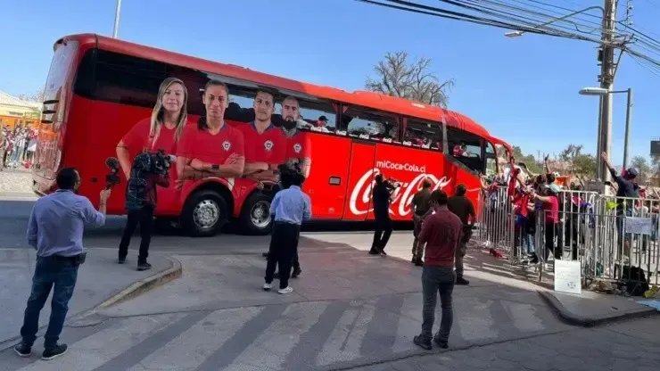 El bus de la selección chilena era la imagen de la bebida en la Roja. Foto: Redgol.