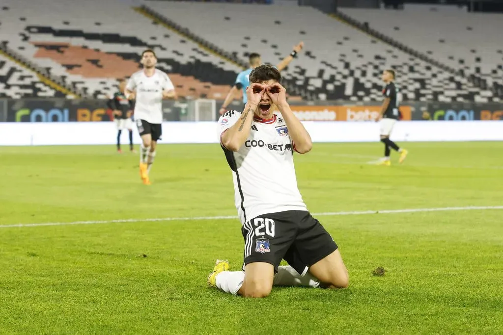 Alexander Oroz colaboró con un gol en el duelo de Colo Colo ante Palestino. En esta ocasión, oficiará de titular en la escuadra de Gustavo Quinteros | Pepe Alvujar/Photosport