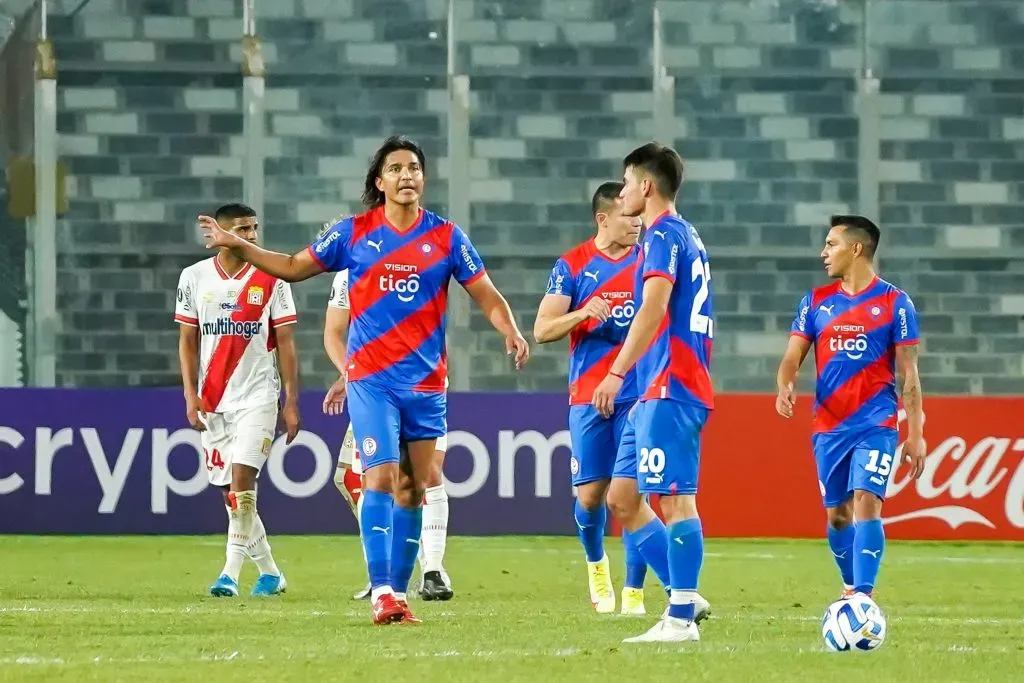 Al final Martins llegó a Cerro Porteño de Paraguay, escuadra en la que estuvo por un año antes de emigrar a Independiente del Valle en Ecuador. | Foto: Guillermo Salazar.