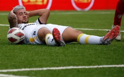 Rodrigo Holgado quedó así tras despilfarrar una ocasión de gol. (Andrés Piña/Photosport).