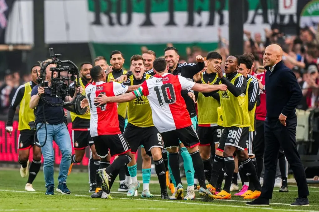 El tercer gol del brasileño Igor Paixao ante Go Ahead Eagles fue celebrado como un título | Twitter: Feyenoord