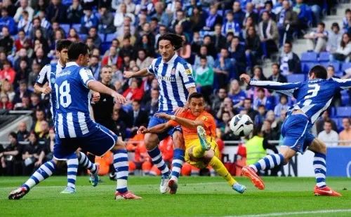 Otra imagen del golazo de Alexis Sánchez ante el Espanyol. (Getty Images).