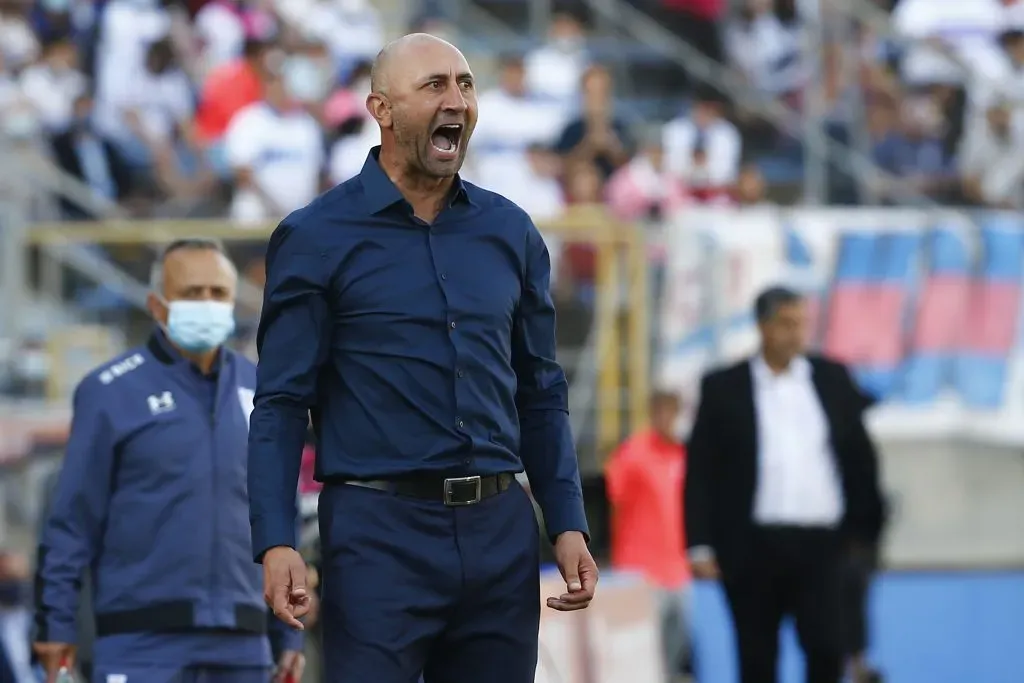 Cristián Paulucci en un Clásico Universitario. (Marcelo Hernández/Photosport).