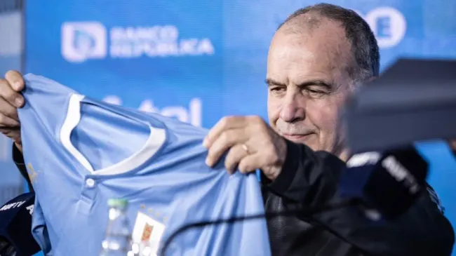 Marcelo Bielsa ya es el técnico de Uruguay. Foto: Comunicaciones Uruguay.