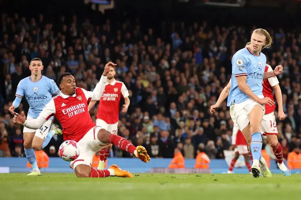 Arsenal fue incapaz de aguantar la presión que le metió Manchester City en las últimas semanas, perdiendo una Premier Leagye en algún momento parecía casi segura para los Gunners. | Foto: Getty Images.